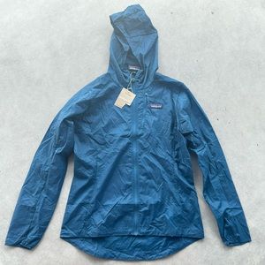 small patagonia women’s windbreaker (new with tags)